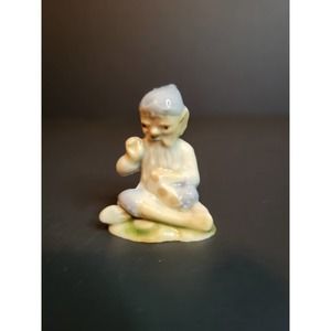 Vintage WADE Pottery Miniature Sitting Leprechaun Elf Gnome Figurine IRELAND
